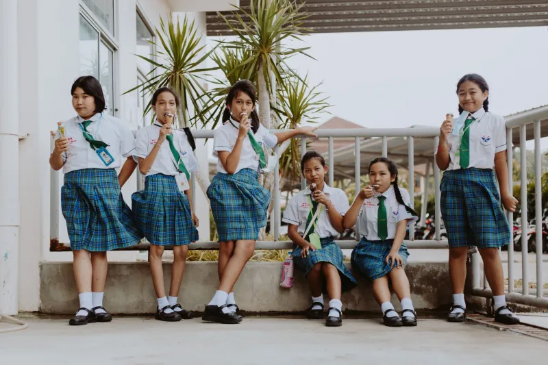 Secret Style Signals: How Girls Use Clothes to Say 'We're Friends'